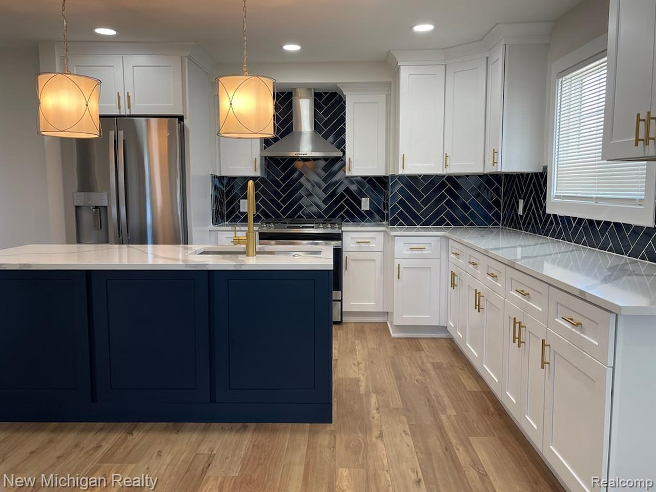 985 W Hazelhurst  St in Ferndale, MI Photo 7