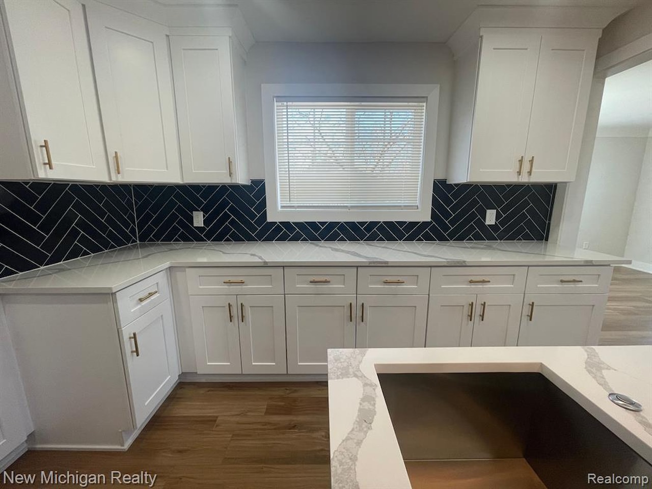 985 W Hazelhurst  St in Ferndale, MI Photo 9