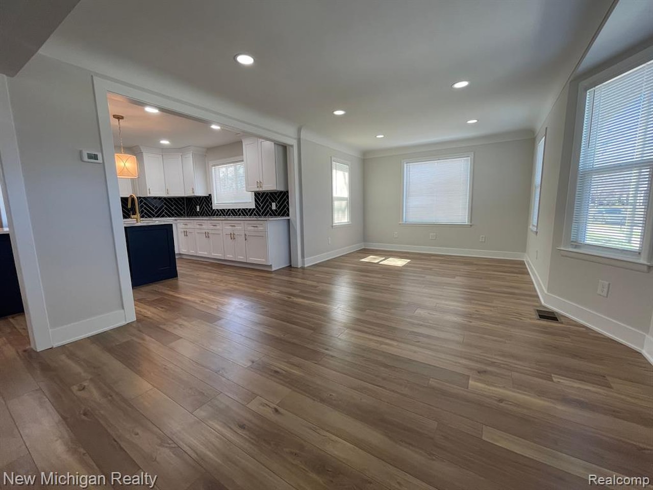 985 W Hazelhurst  St in Ferndale, MI Photo 11