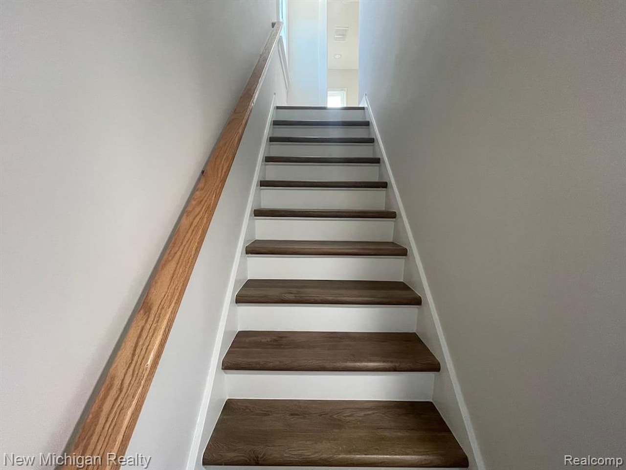 985 W Hazelhurst  St in Ferndale, MI Photo 16