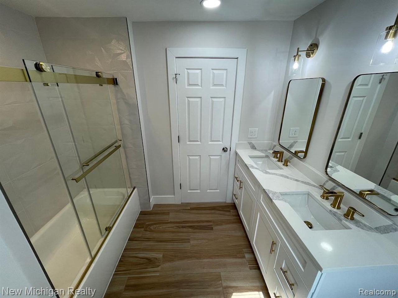 985 W Hazelhurst  St in Ferndale, MI Photo 18
