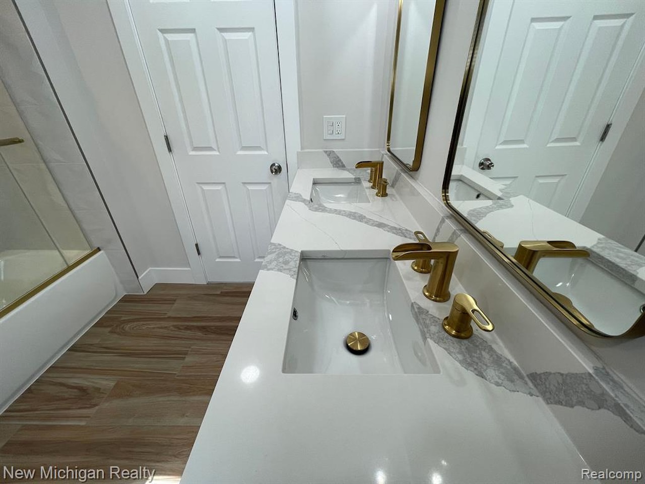 985 W Hazelhurst  St in Ferndale, MI Photo 19