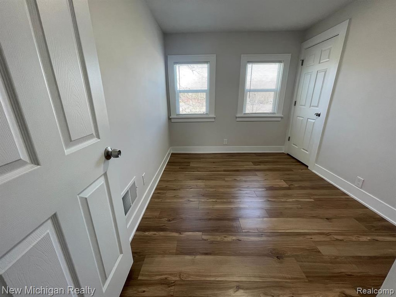 985 W Hazelhurst  St in Ferndale, MI Photo 23