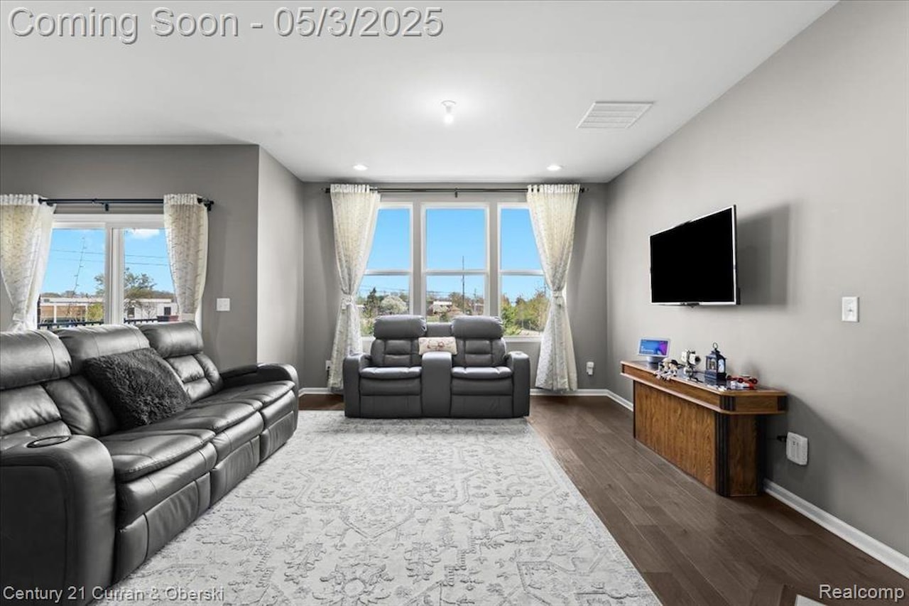 43393 Chancellor Ln in Novi, MI Photo 6
