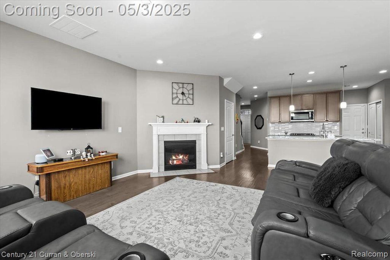 43393 Chancellor Ln in Novi, MI Photo 7