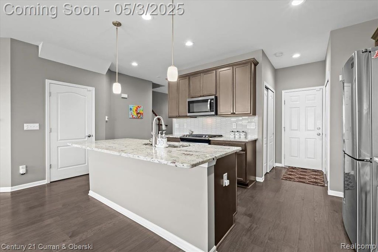 43393 Chancellor Ln in Novi, MI Photo 11