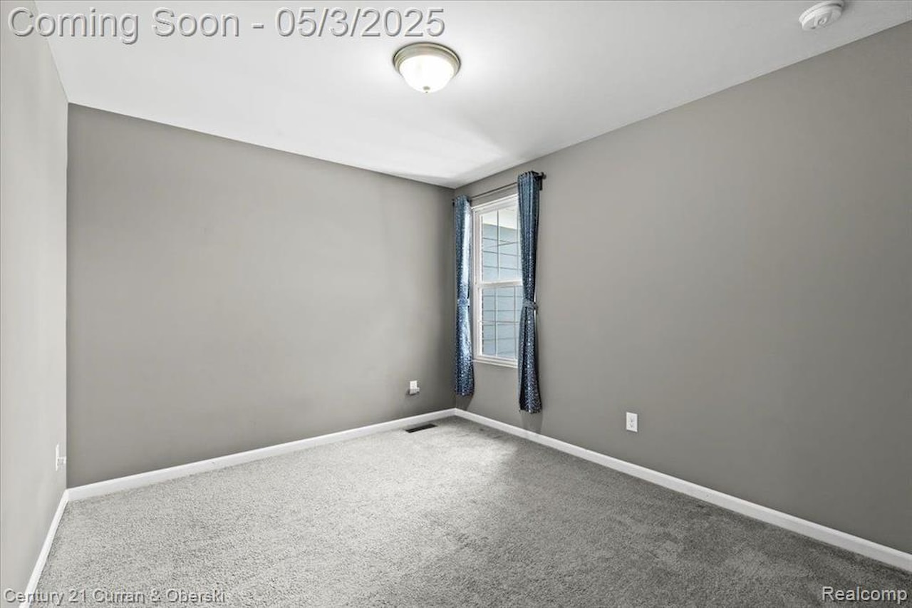 43393 Chancellor Ln in Novi, MI Photo 20