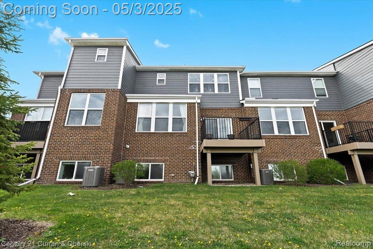 43393 Chancellor Ln in Novi, MI Photo 28