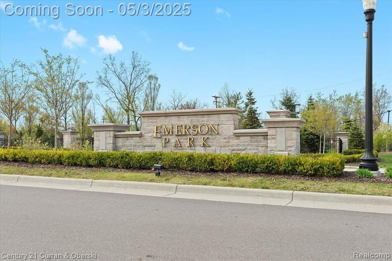 43393 Chancellor Ln in Novi, MI Photo 31