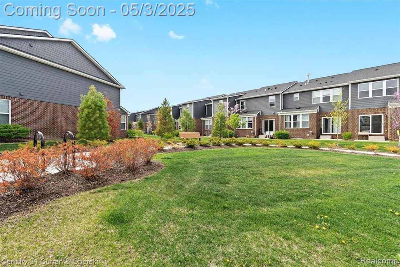 43393 Chancellor Ln in Novi, MI Photo 32