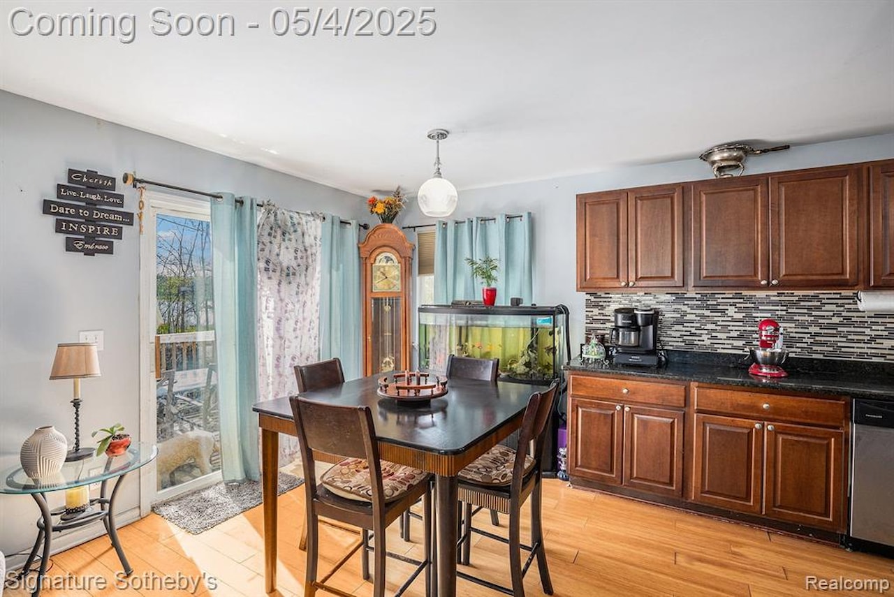 5184 Denwood St in Waterford Twp, MI Photo 5