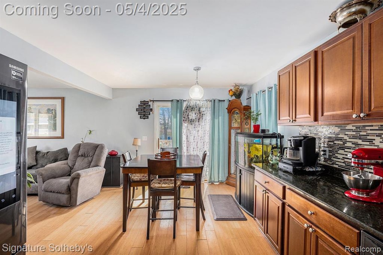 5184 Denwood St in Waterford Twp, MI Photo 8
