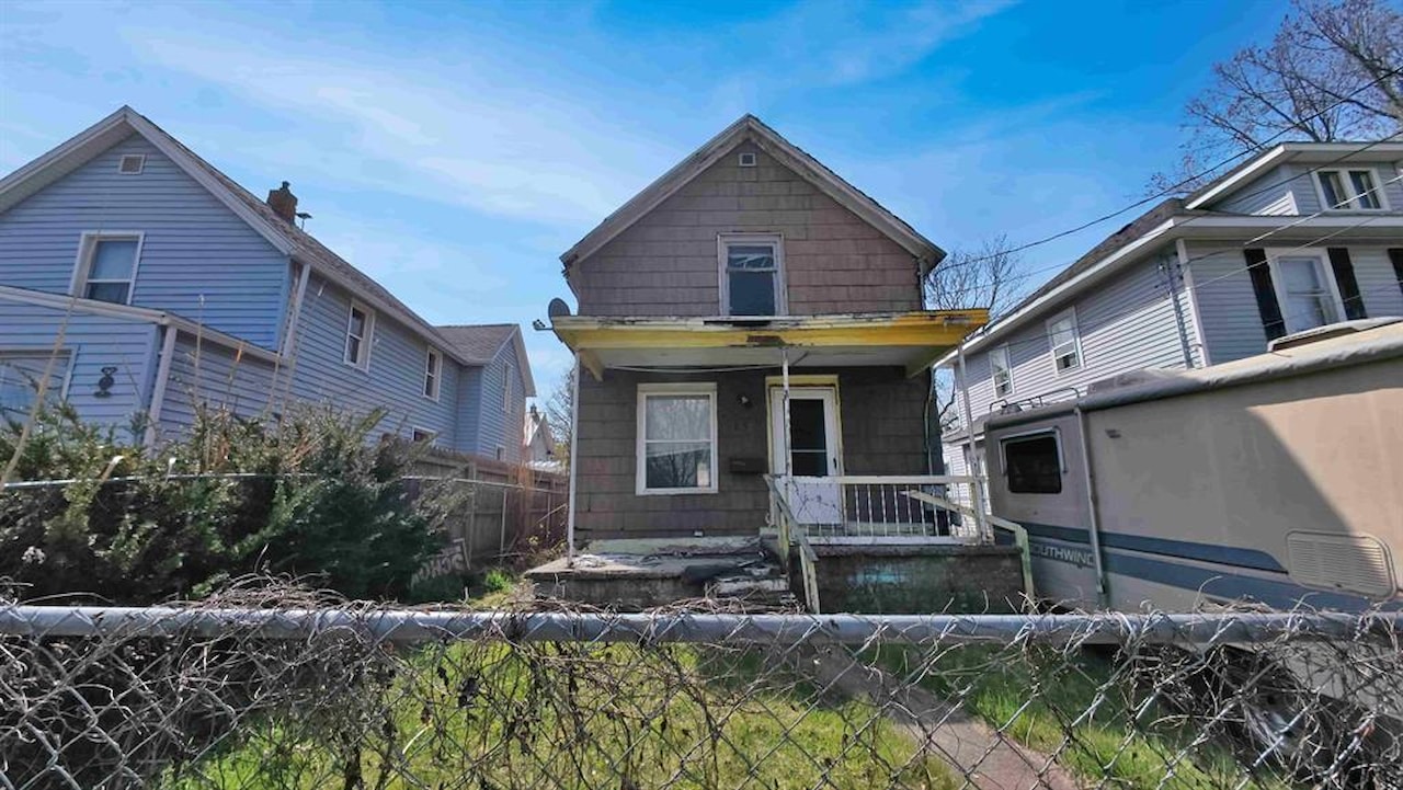 818 W Willow St in Lansing, MI Photo 13