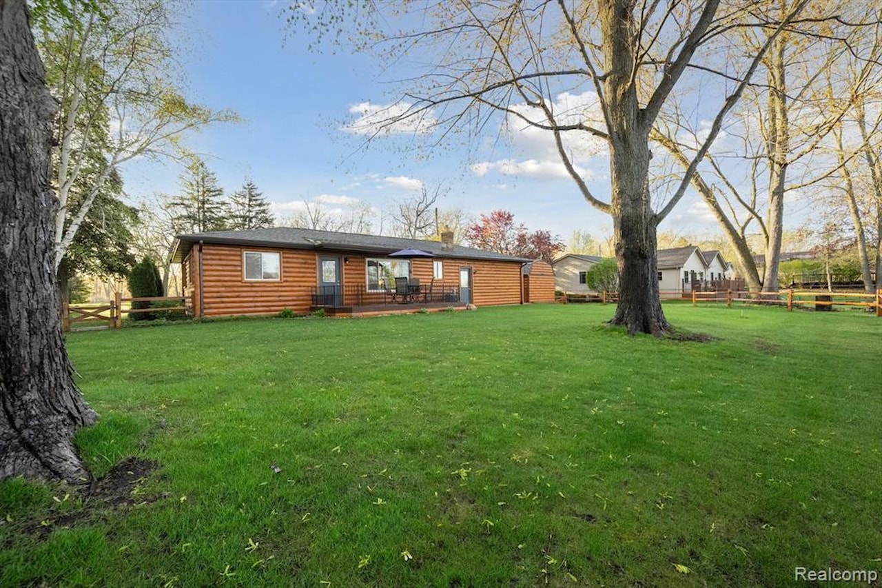 10024 Kress Rd in Hamburg Twp, MI Photo 47