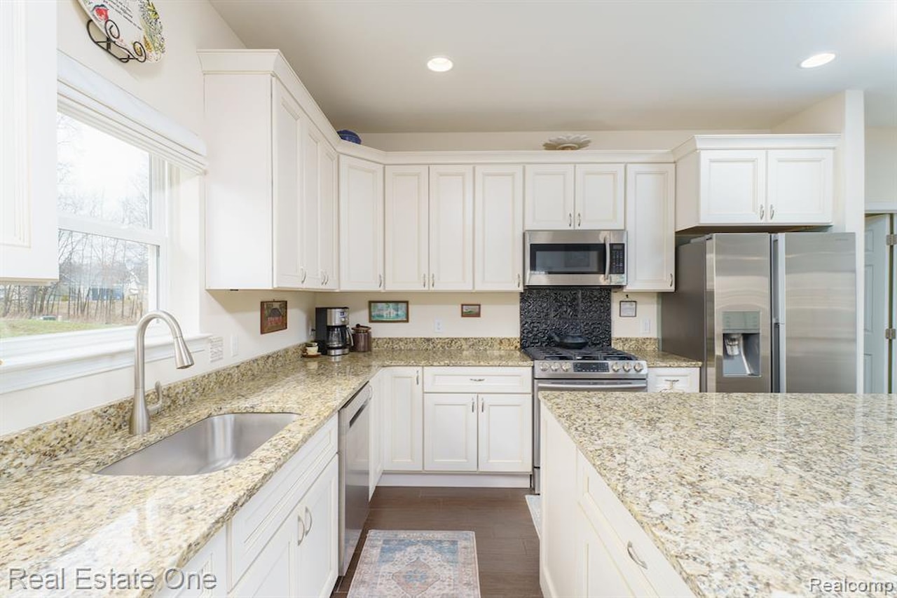 314 Dorchester Dr in Howell, MI Photo 19