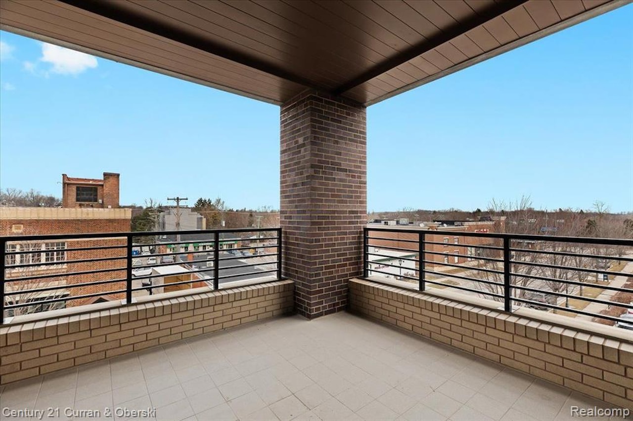 156 N Center St #UNIT 301 in Northville, MI Photo 10