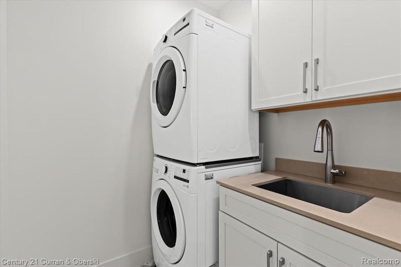 156 N Center St #UNIT 301 in Northville, MI Photo 17