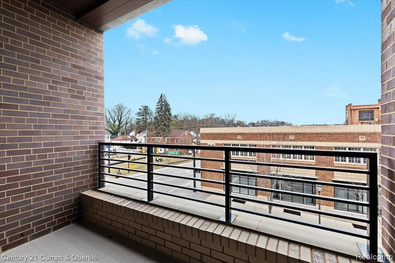 156 N Center St #UNIT 301 in Northville, MI Photo 18