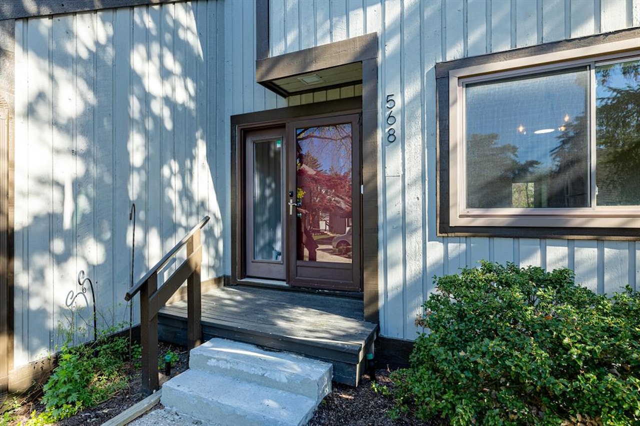 568 Foxboro Square in Brighton, MI Photo 2