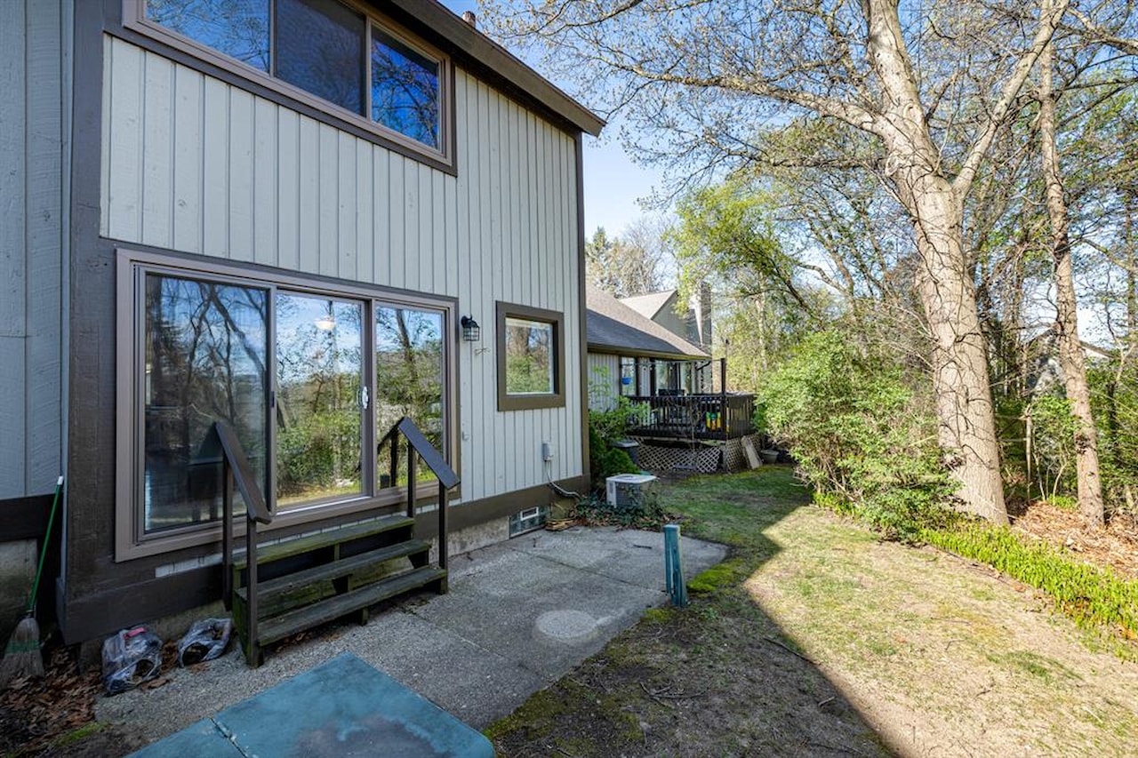 568 Foxboro Square in Brighton, MI Photo 24