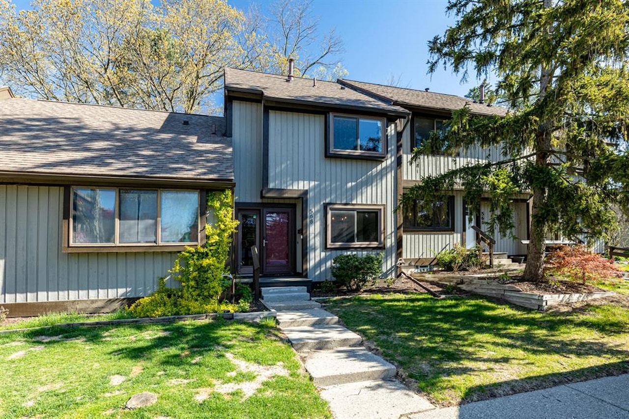 568 Foxboro Square in Brighton, MI Photo 26