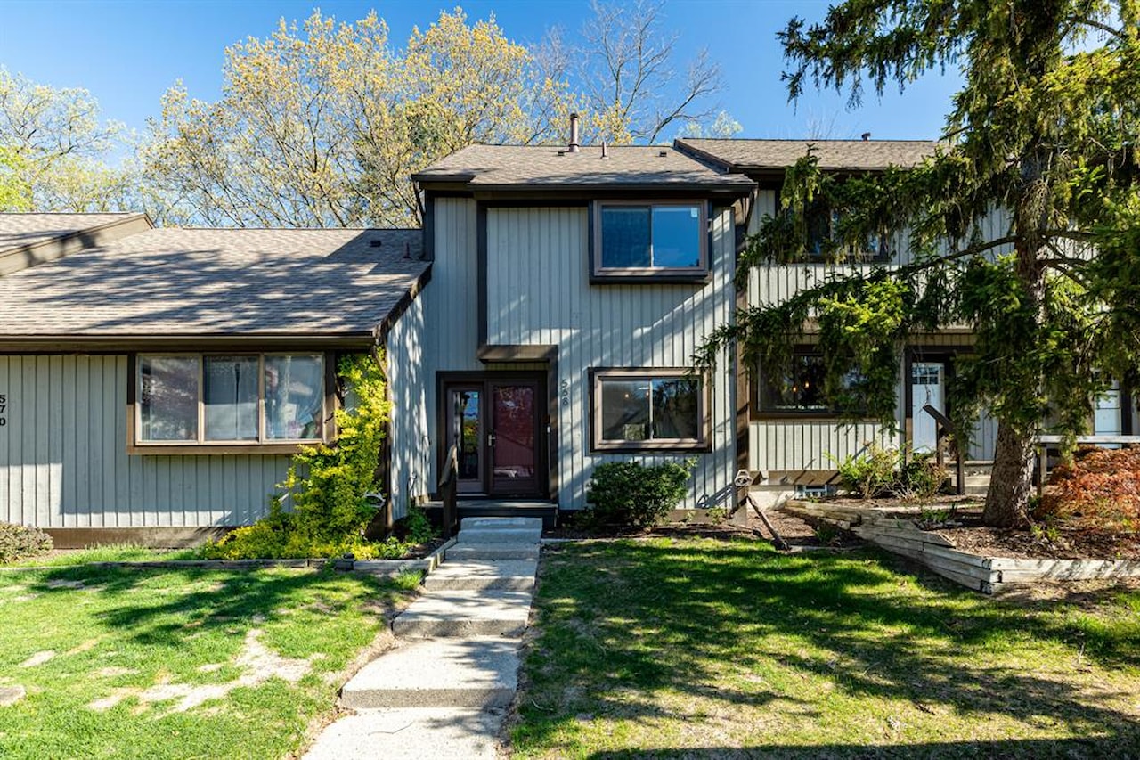568 Foxboro Square in Brighton, MI Photo 27