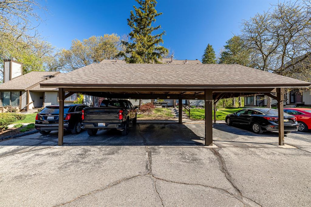 568 Foxboro Square in Brighton, MI Photo 29