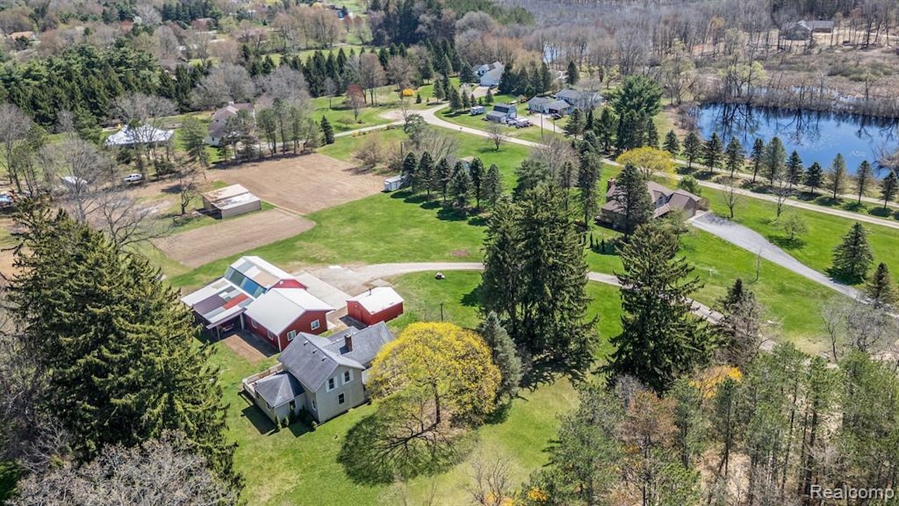 1652 Weaver Rd in Milford Twp, MI Photo 5