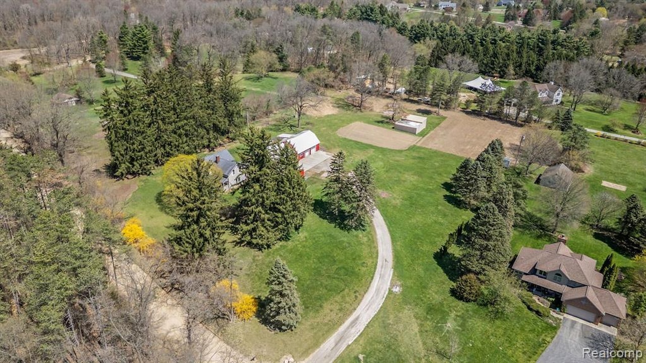 1652 Weaver Rd in Milford Twp, MI Photo 28