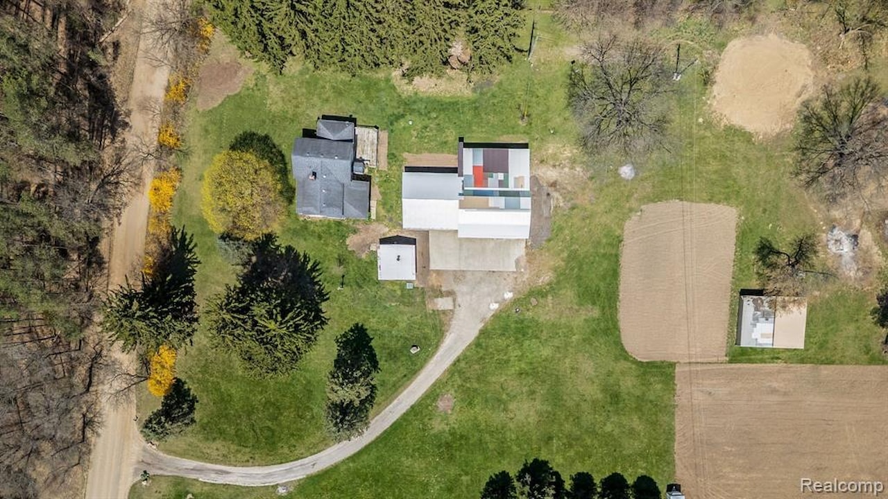 1652 Weaver Rd in Milford Twp, MI Photo 29