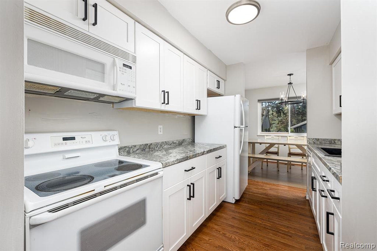 568 Foxboro Square #59 in Brighton, MI Photo 6