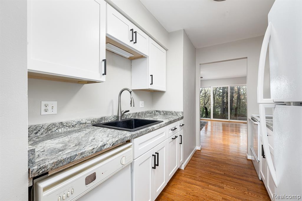 568 Foxboro Square #59 in Brighton, MI Photo 8