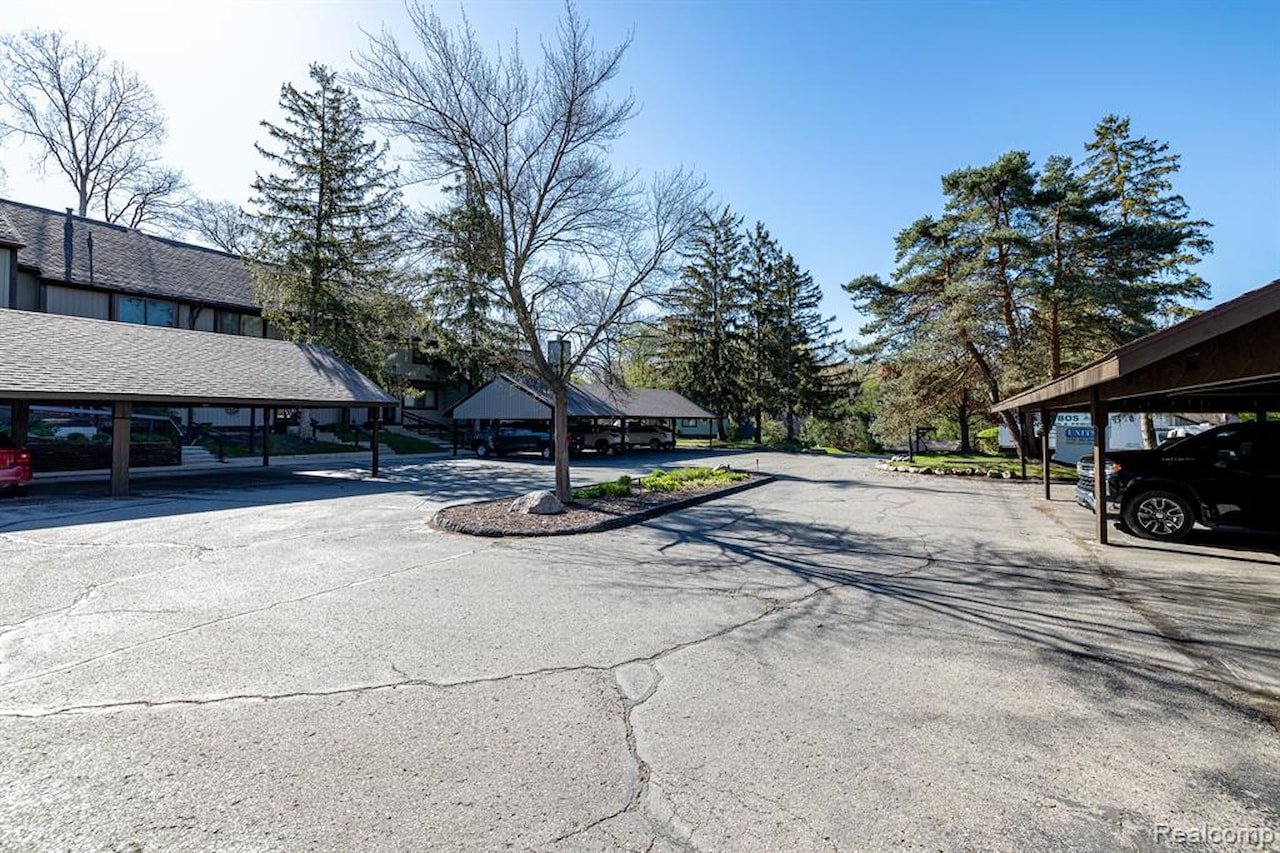 568 Foxboro Square #59 in Brighton, MI Photo 28