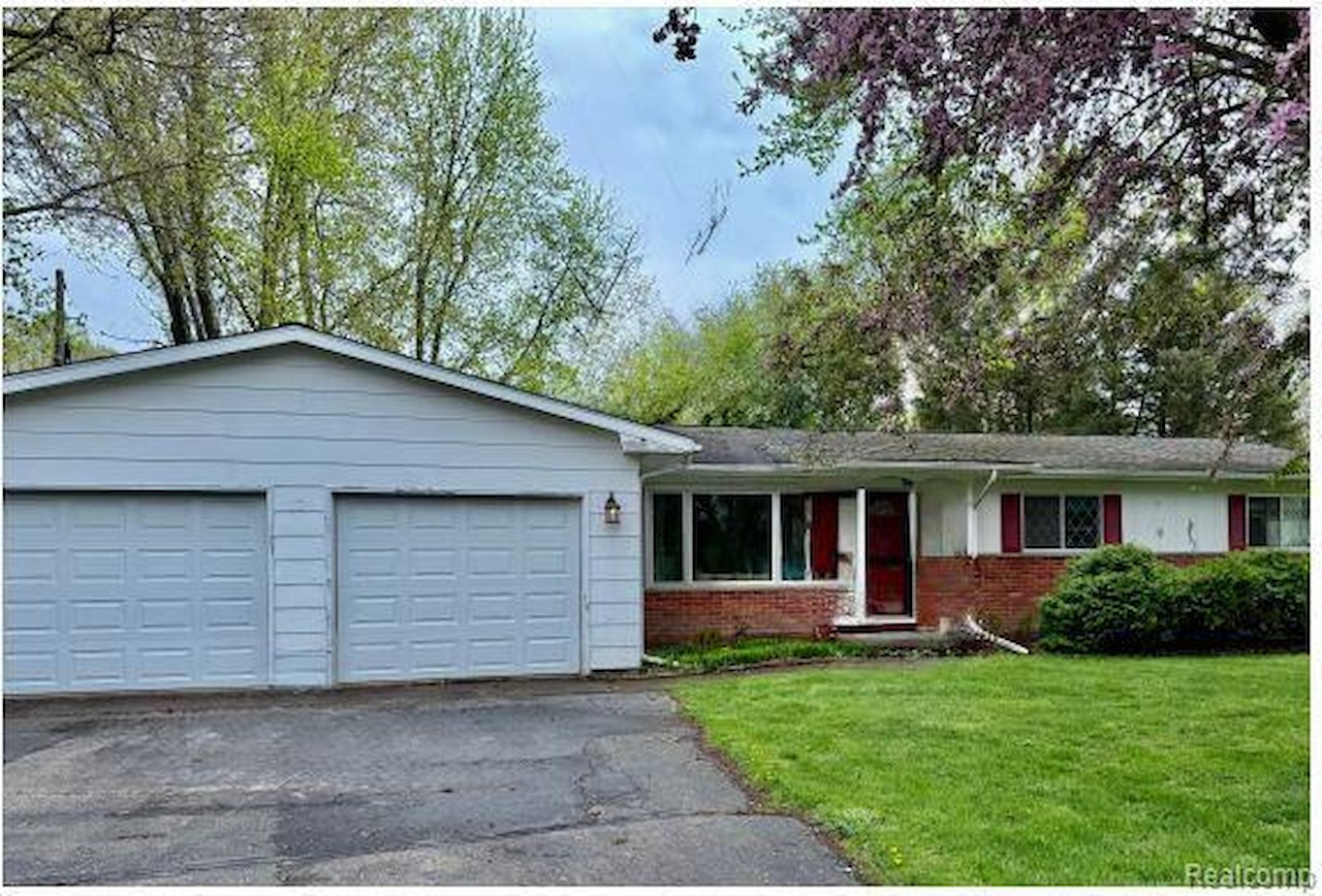 174 Knollwood Dr in Pinckney Vlg, MI Photo 28