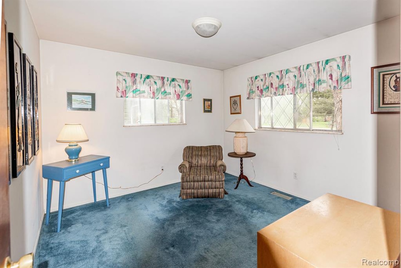 174 Knollwood Dr in Pinckney Vlg, MI Photo 16