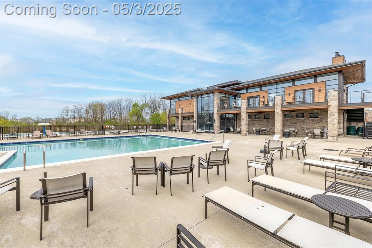 2715 S Spurway Dr in Ann Arbor, MI Photo 2
