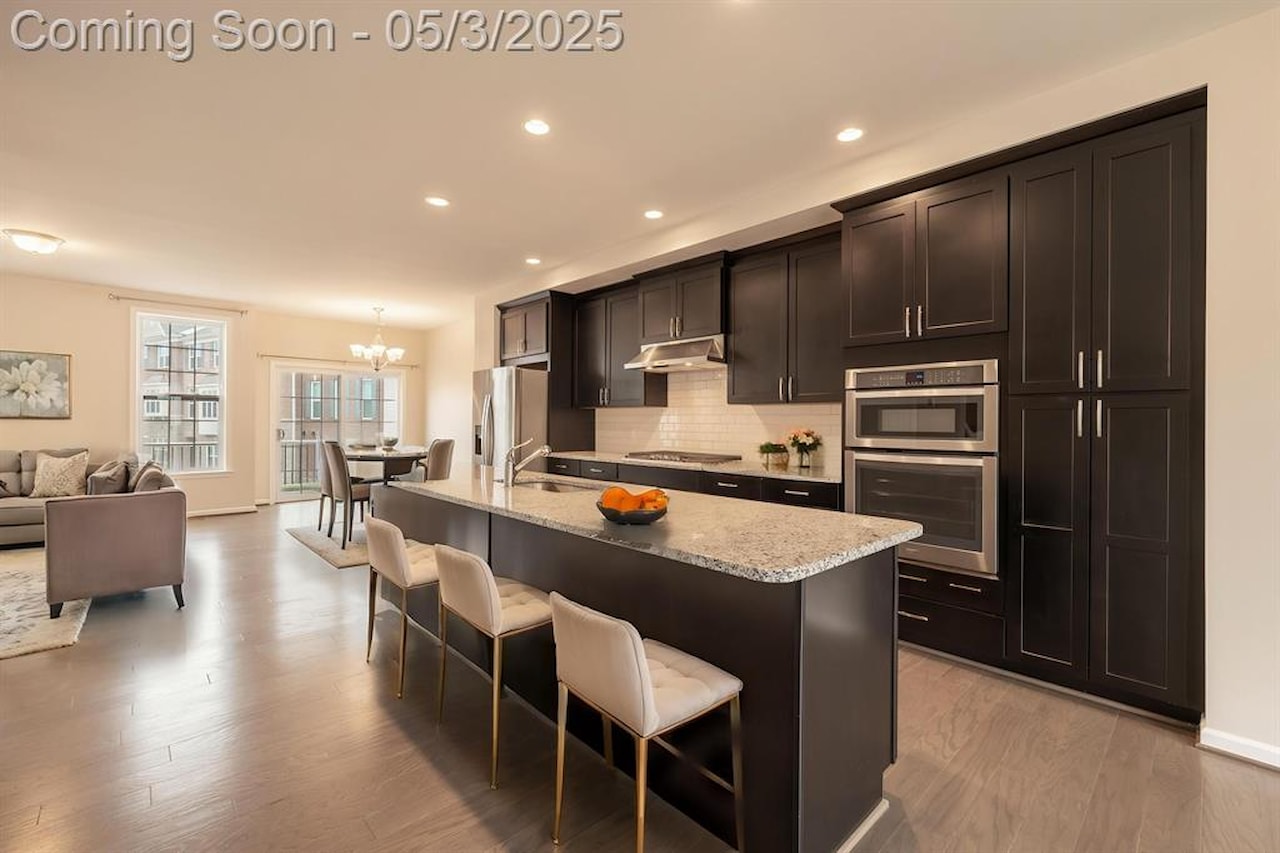 2715 S Spurway Dr in Ann Arbor, MI Photo 3