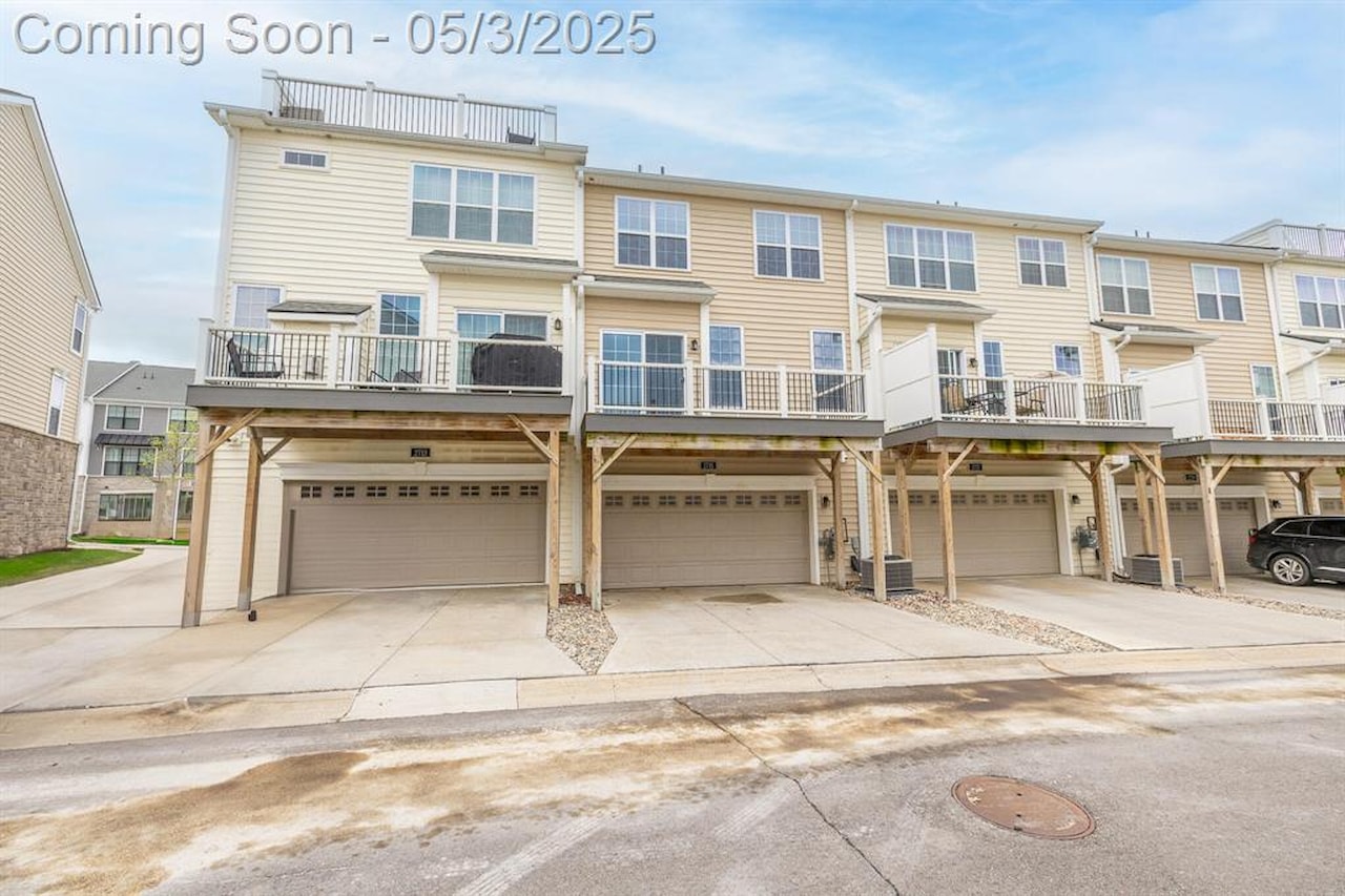 2715 S Spurway Dr in Ann Arbor, MI Photo 37