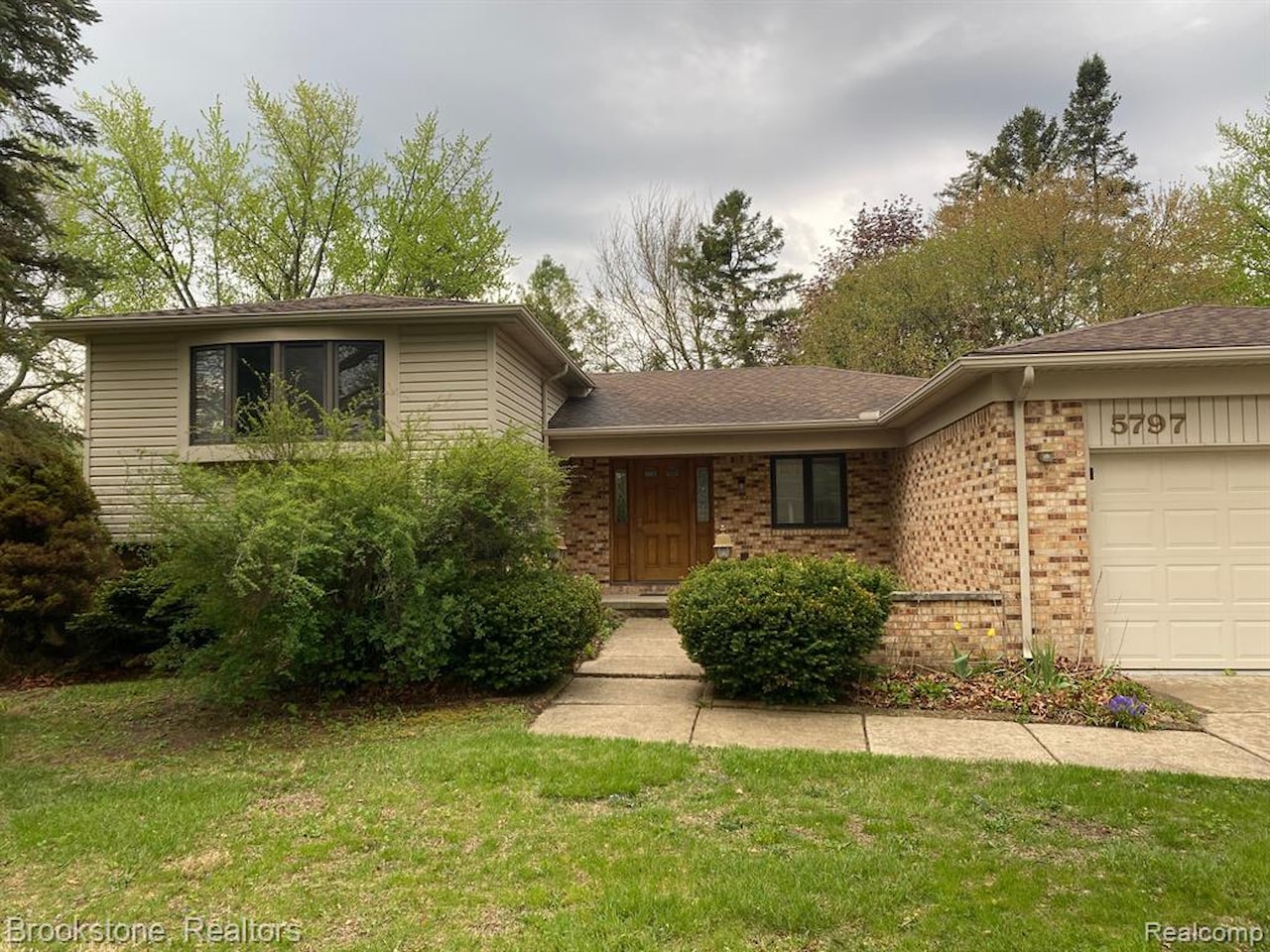 5797 Patterson Dr in Troy, MI