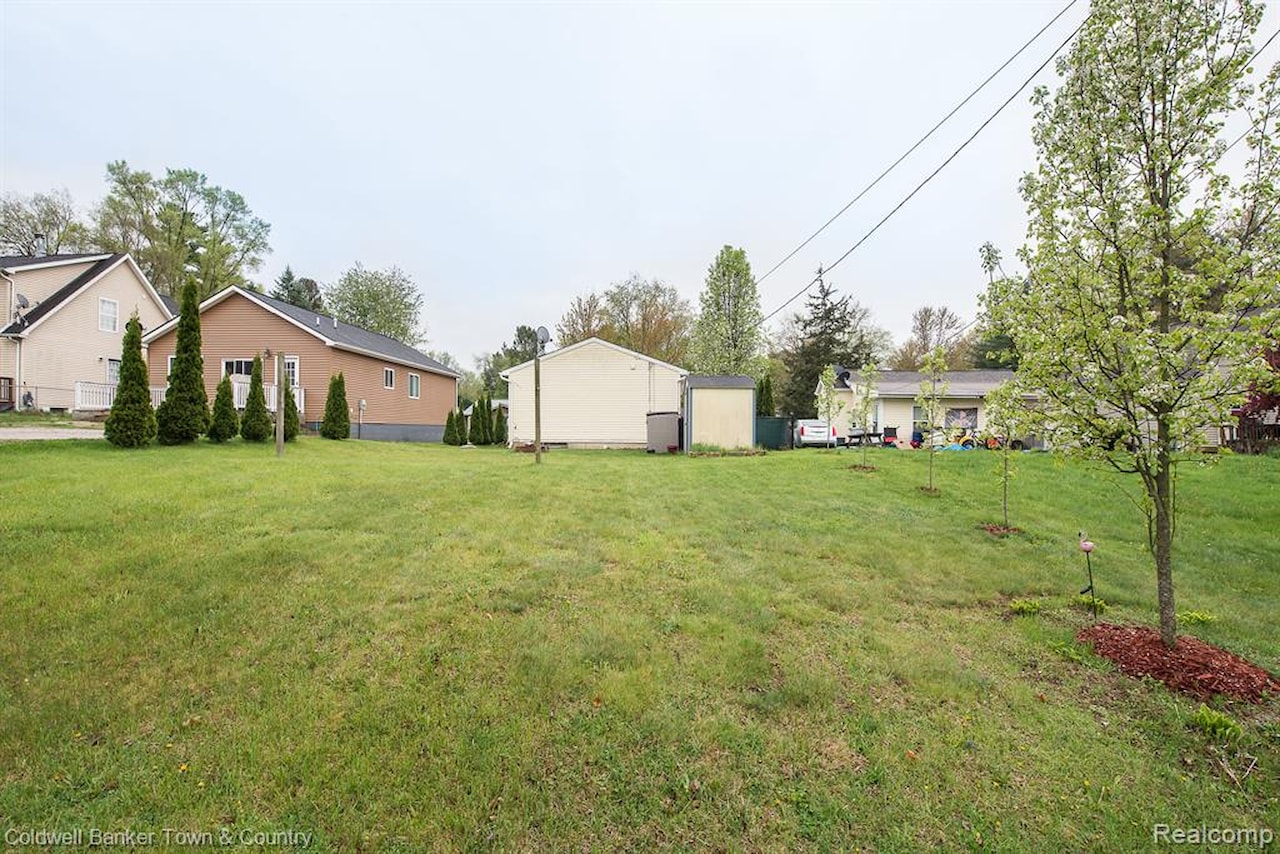 3325 Junior in Hamburg Twp, MI Photo 29