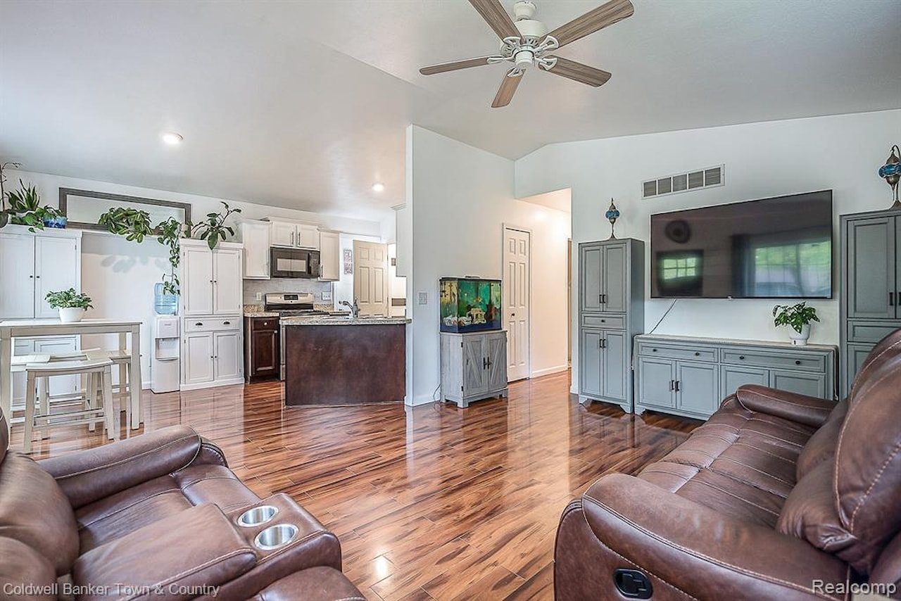 3325 Junior in Hamburg Twp, MI Photo 5