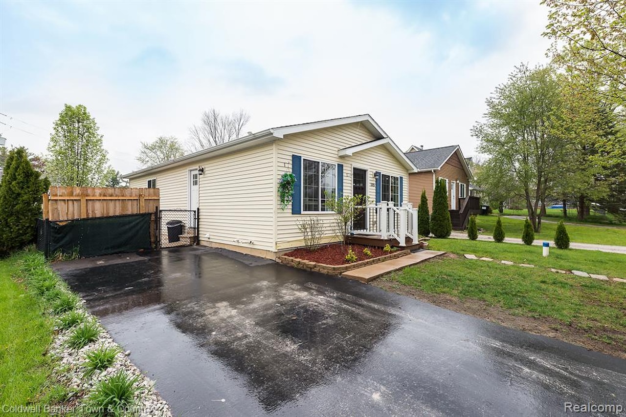 3325 Junior in Hamburg Twp, MI Photo 25