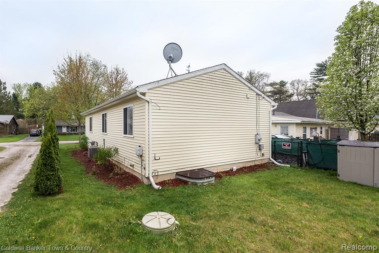 3325 Junior in Hamburg Twp, MI Photo 28