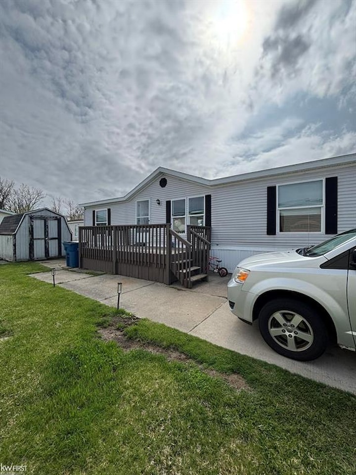 372 Partridge Dr in Grand Blanc, MI