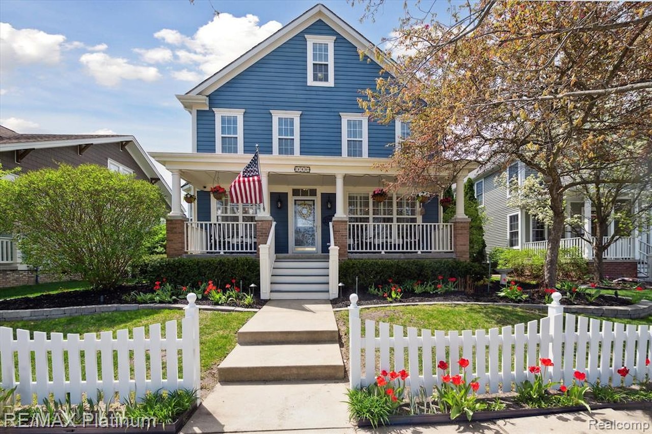 1728 Town Commons Dr in Howell, MI