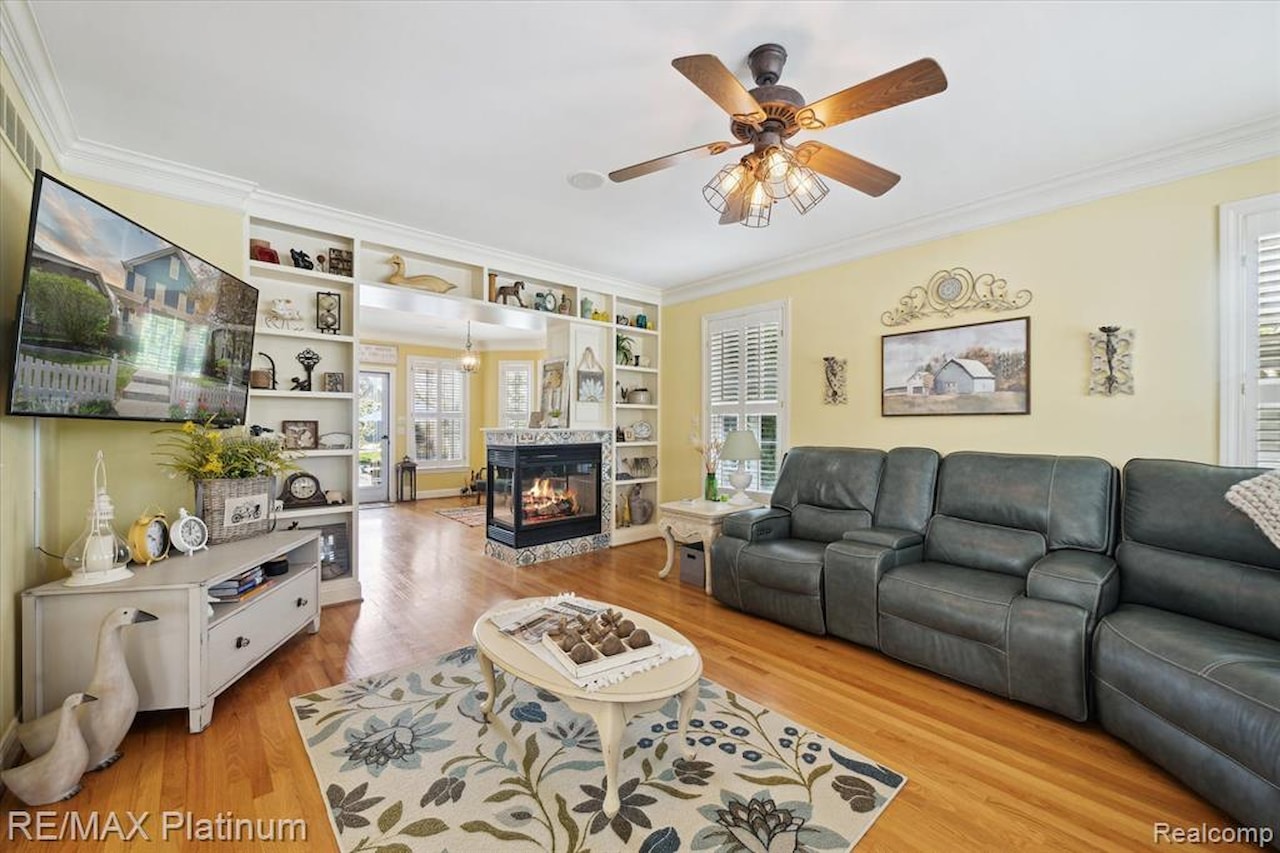 1728 Town Commons Dr in Howell, MI Photo 5