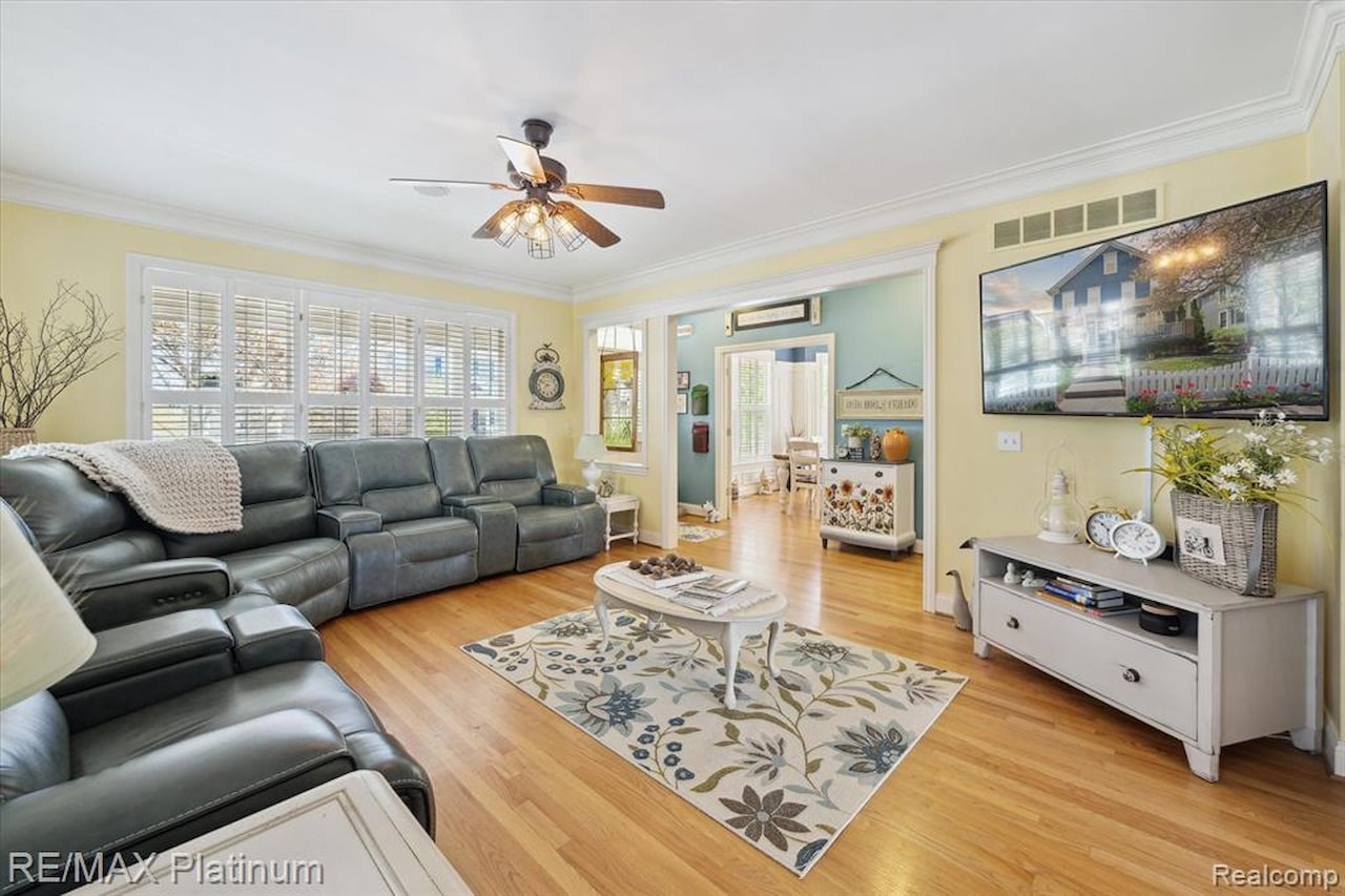1728 Town Commons Dr in Howell, MI Photo 6