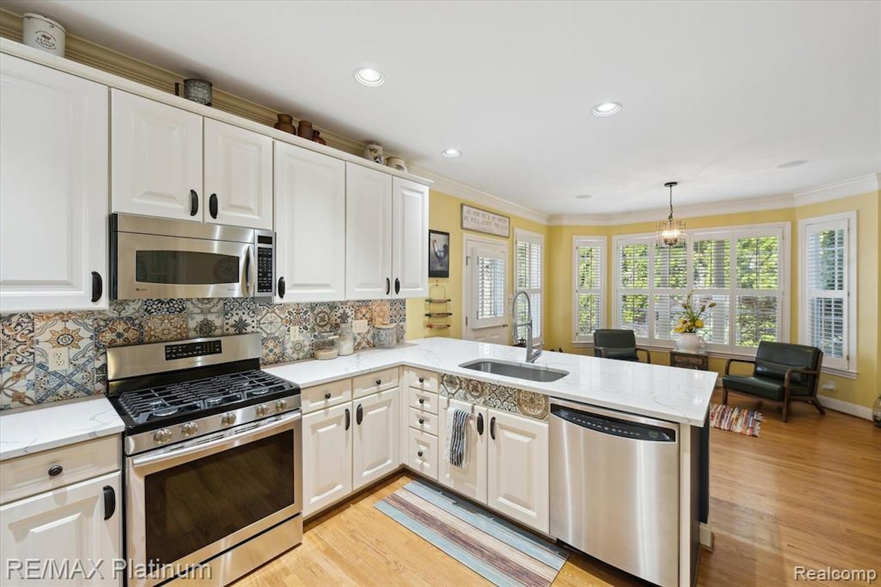 1728 Town Commons Dr in Howell, MI Photo 14