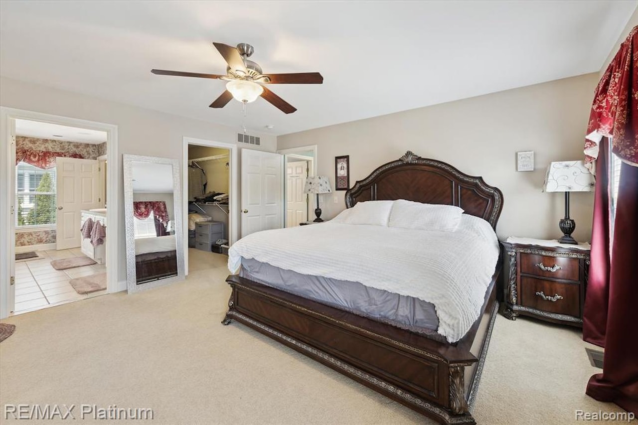 1728 Town Commons Dr in Howell, MI Photo 18