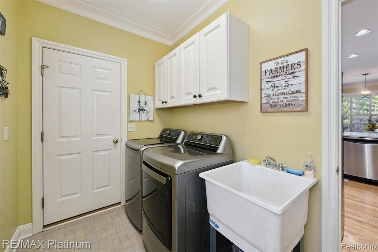 1728 Town Commons Dr in Howell, MI Photo 16
